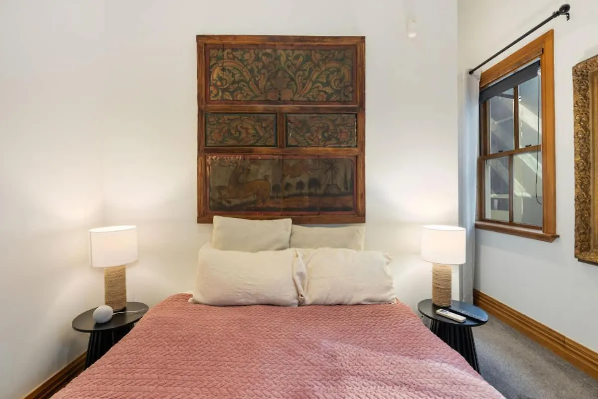 The Birds Nest - Central City Loft Wellington Apartment